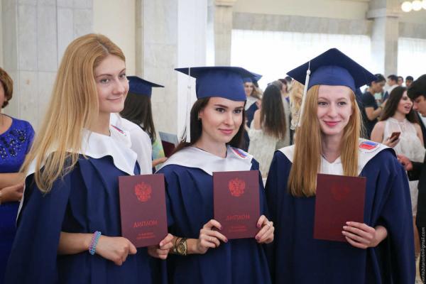 Выпускники школ РФ получат золотые медали без учета ЕГЭ
